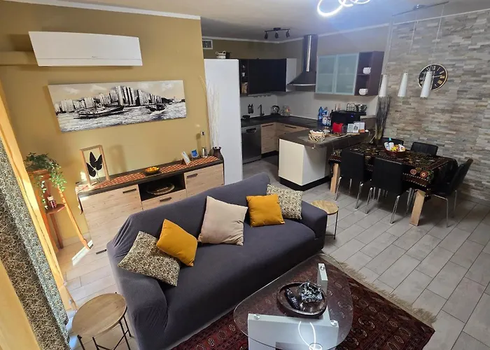 VARESE PRIME - Air Conditioning, 2 Baths, 2 Parking, City Centre, 200mt Villa Esengrini Montalbano, NO Keybox